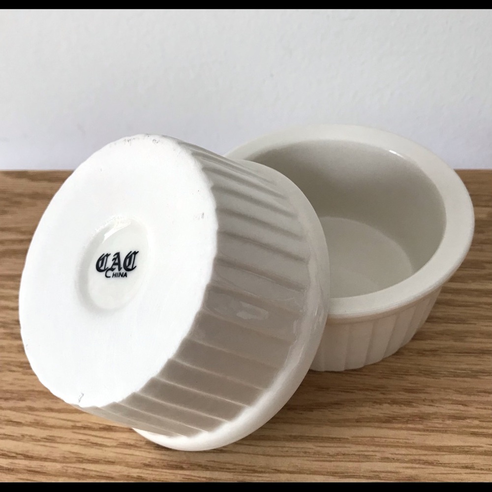 🔥FIRE SALE🔥With Lids - 2 Ramekins - Oven, Freezer, Microwave Safe